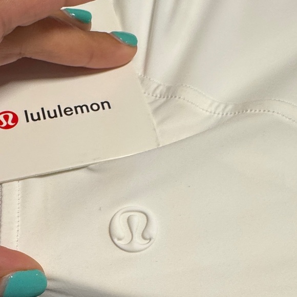 NWT Lululemon Womens Tight Fit Short Sleeve Shirt Cropped Athletic Top Size M - Picture 3 of 5